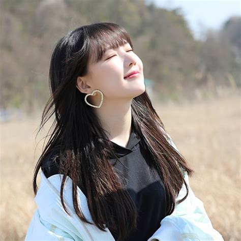 [4pics] 180509 예린 yerin at ‘time for the moon night music video filming ⬅️swipe left to be