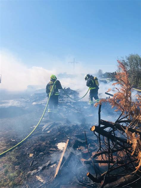 Amstettner Feuerwehren Standen 2020 10435 Stunden Im Einsatz Afkdo