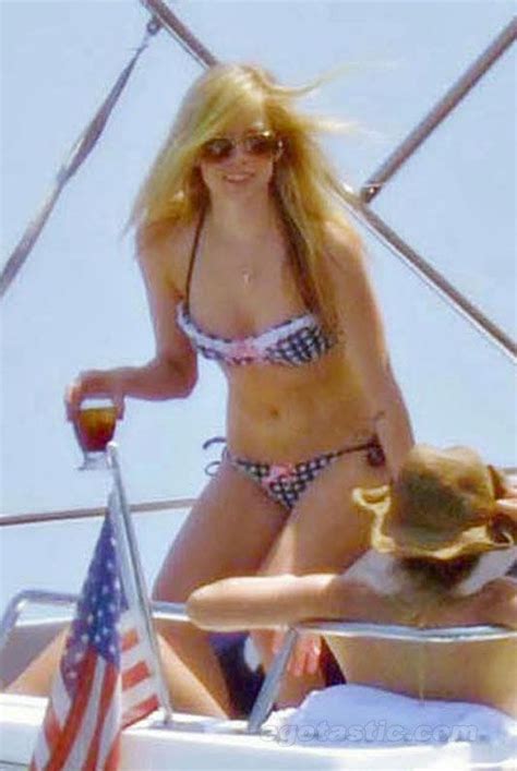 The Life Of Billionaire Bill Gates Yacht Vacations Avril Lavigne