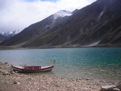 Scenic Pakistan A Lake Which Fascinates Fairies Lake Saif Ul Muluk