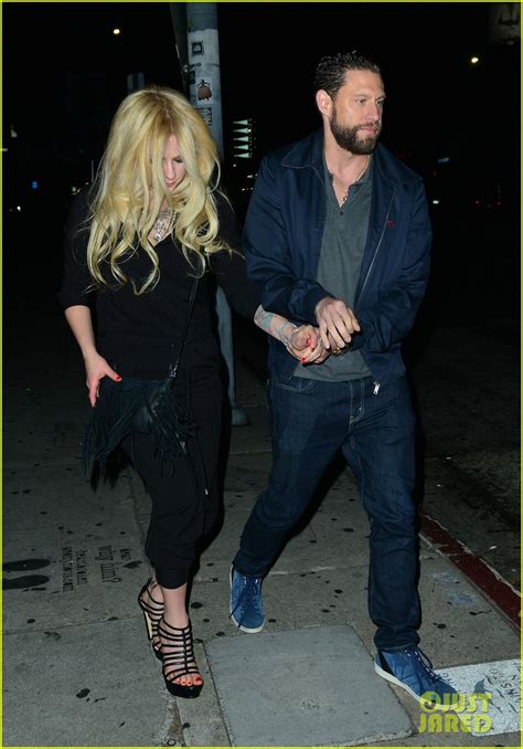 Avril Lavigne Holds Hands With Music Producer Jr Rotem Photo 3939961
