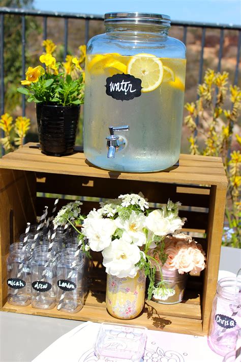 The picnic party ideas and elements that i like best from this darling event are vendors: Daisy Dreaming: Drew's Pretty Picnic Party