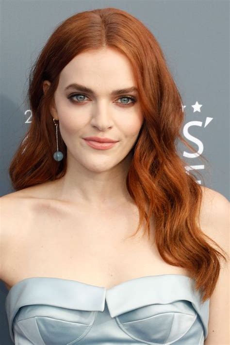 Warm colors such as peach, golden yellow, copper, coral, and brown shades with warm tones are good choices. 32 Red Hair Color Shade Ideas for 2020 - Famous Redhead ...