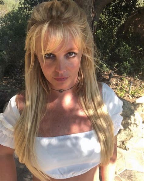 Britney Spears S Tits In Deep Cleavage Selfies The Fappening