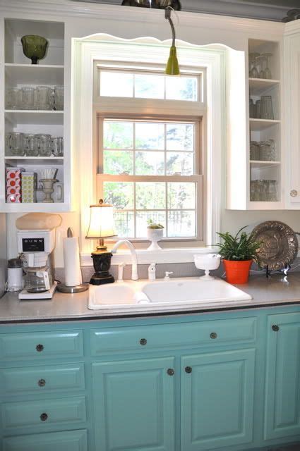 Good day, now i want to share about white and turquoise kitchen. Painted Kitchen Cabinets:: Retro Turquoise Style ...
