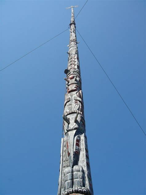 Worlds Largest Totem Pole Alert Bay British Columbia Atlas Obscura