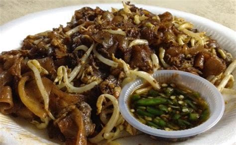 Char kway teow is a big deal in southeast asia. PENANGAN KWAY TEOW KERANG - CikCappuccinoLatte
