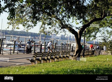 The Manhattan Waterfront Greenway Is A 32 Mile Route That