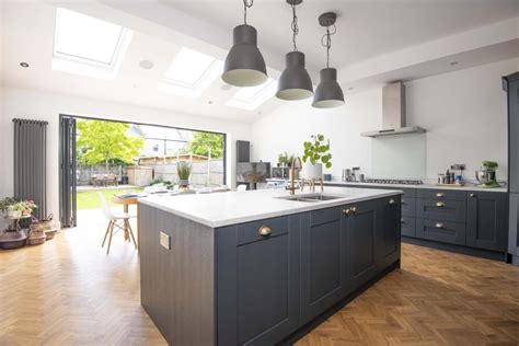 This kitchen extension is actually upstairs on the top floor. Extension with Velux Windows - Velux Kitchen Roof ...