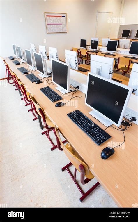 Computer Lab With Rows Of Computers In School Stock Photo Alamy