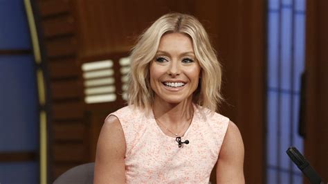 Kelly Ripa Doesnt Care If Her Kids Like Her Im Not Your Friend