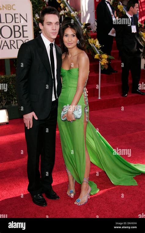 Actor Jonathan Rhys Meyers And His Girlfriend Reena Hammer Hi Res Stock