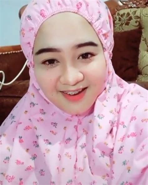 1096 Suka 24 Komentar Delia Sahara Deliasahara Di Instagram Delias Sahara Hijab Face