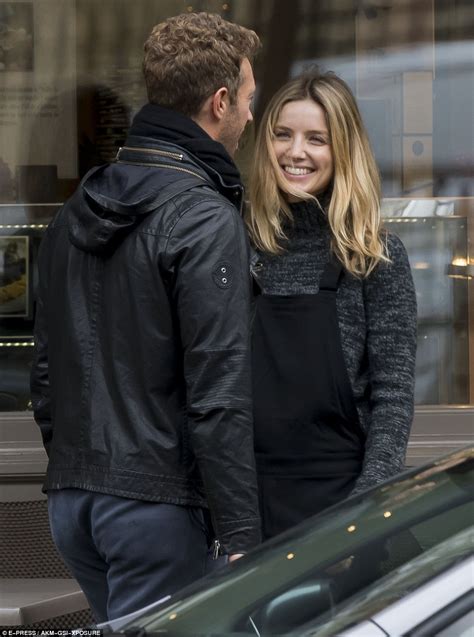 Coldplay S Chris Martin And Peaky Blinders Annabelle Wallis Share Kiss On Paris Trip Daily