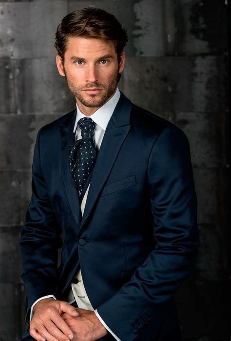 Male Models In Suits Mens Fashion Suits Mens Suits Mens Fashion Trends