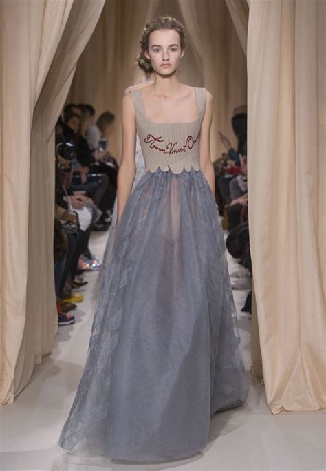 2015 (mmxv) was a common year starting on thursday of the gregorian calendar, the 2015th year of the common era (ce) and anno domini (ad) designations, the 15th year of the 3rd millennium. Valentino Spring 2015 Haute Couture: In the Mood for Love ...