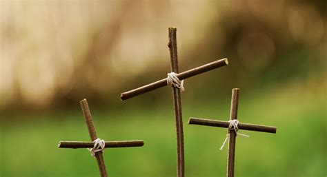 The Three Crosses Of Calvary Wallpapers Wallpaper Cave