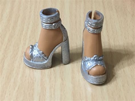 Barbie My Scene Bling Boutique Madison Westley Dolls Shoes Silver