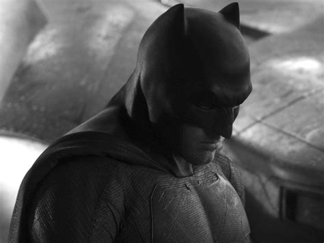 Heres The First Photo Of Ben Afflecks Batsuit In The Batmansupe