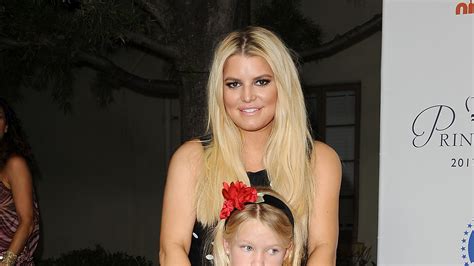 jessica simpson mom shamed for letting daughter maxwell 7 dye hair