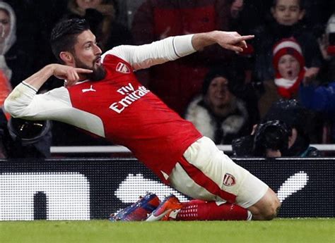 Epl Giroud Gem Inspires Arsenal Spurs Rout Watford Rediff Sports