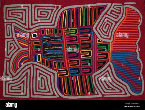 Mola Kuna Textiles Artista Indio Mostrando Un Esquema De Pescado