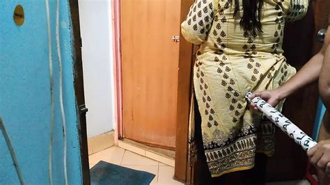 Neighbor Fucks Tamil Hot Aunty While Sweeping The House Indian Sex