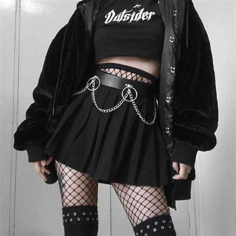 Pin By ᴷᴵᴸᴸᵁᴬ ˣ On Fashion In 2020 Edgy Outfits Retro Outfits