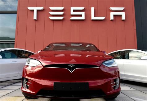 États Unis Malgré Les Pénuries Tesla Engendre Des Bénéfices Records