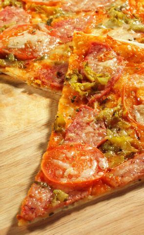 A new york pizza dough differs from a neapolitan one in the addition of sugar and oil. A Real New York Style Pizza Dough Recipe | Italian recipes ...