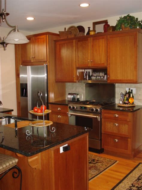 I took the plunge and painted them, and i can tell you step by step how to paint your own and have them turn out beautifully. honey oak kitchen cabinets with black countertops | Everyone Ends Up in the Kitchen - Kitchen ...