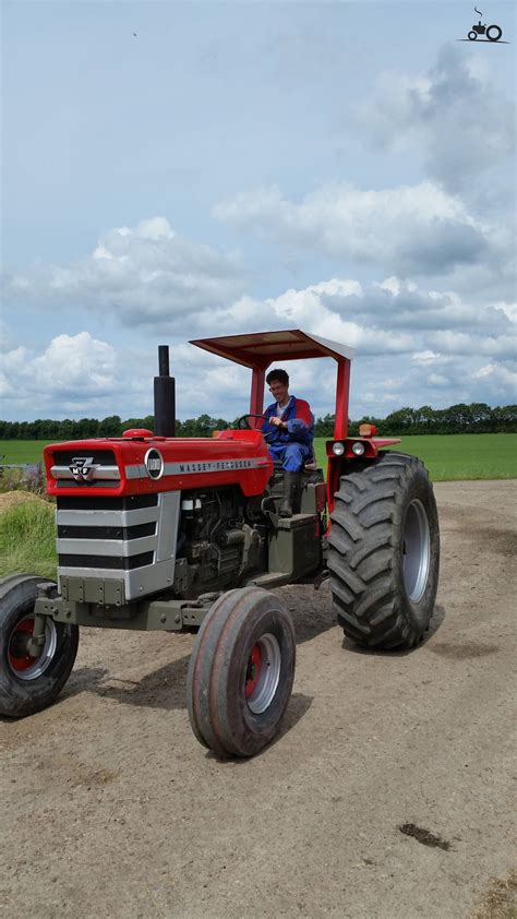 Massey Ferguson 1100 United Kingdom Tractor Picture 926572