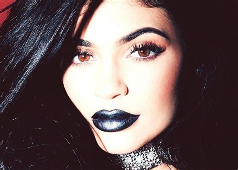I Wore Kylie Jenner S Black Metallic Lipstick For A Day And Lived To Write About It Glamour