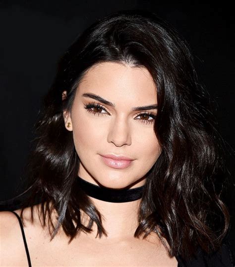 Kendall Jenners Deep Sable Brown Hair And Warm Brown Eye Makeup Make