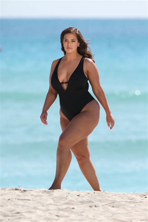 Ashley Graham Goes Unedited In Sexy Swimsuit Campaign Photos E News Uk