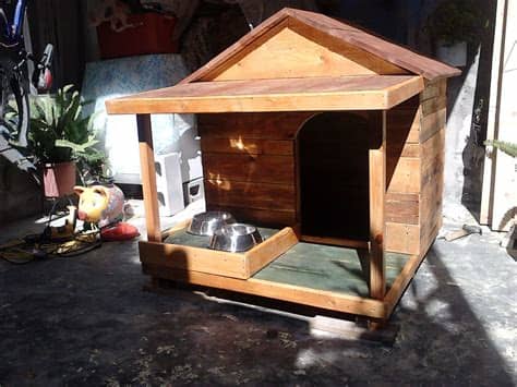 Las casas para perros están hechas con madera de abeto barnizada, son robustas e ideales para que tu mascota pueda dormir y descansar plácidamente. CASA PARA PERRO CON ALIMENTADOR Y PORCHE DOG HOUSE IN WOOD ...