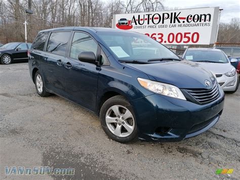 2011 Toyota Sienna V6 In South Pacific Blue Pearl Photo 11 084452