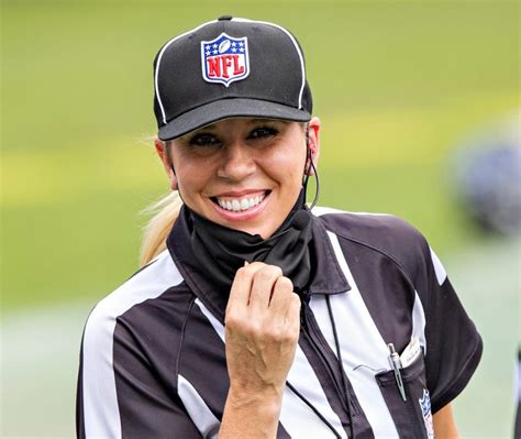 Who Is The Female Referee In Super Bowl 2021 Meet Sarah Thomas The