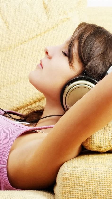 Free Download Cute And Sexy Headphone Girl Wallpaper For Iphone 5