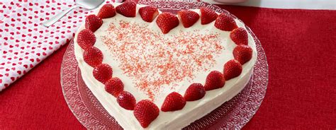 Duncan hines is my fave cake mix. Strawberries and Cream Cake | Ready Set Eat