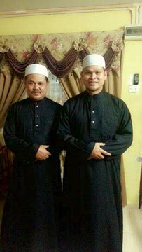 Kalau dengar suaranya yang lantang nampak beliau macam garang jer tapi memang terbaik bila dengan ceramah dari. Ustaz Abdullah Khairi Dan Keluarga - sal-kaa