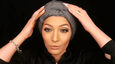 Nura Afia Als Erste Hijabi Auf Covergirl Titelseite Youtube