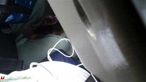 Flash Bulge Encoxada Mujer En Bus En Su Pierna Porn Videos