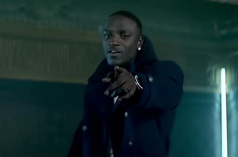 Akon And Eminems ‘smack That Video Hits 1 Billion Views On Youtube