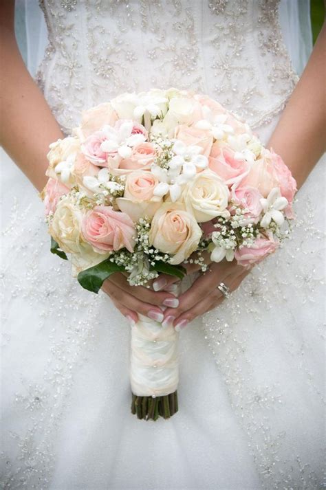 10 Beautiful White Wedding Bouquet Ideas For Wedding Inspiration