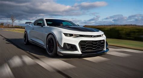 The 2022 Chevy Camaro Zl1 1le Is A Supercar Bargain