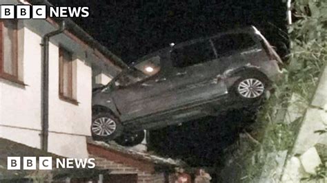 Car Crashes Into Bathroom Of Pwllheli House