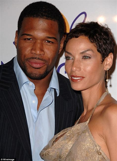 Nfl Hall Of Famer Michael Strahan Blindsided By Nicole Murphys Split Announcement Daily