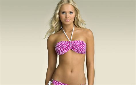 Elisandra Tomacheski Beauty Busty Babe Model In Bikini Wallpaper