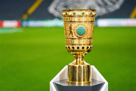 Viermal konnten die borussen den cup bereits in die luft stemmen. DFB-Pokal-Viertelfinale: Schalke gegen Bayern - und Nübel ...